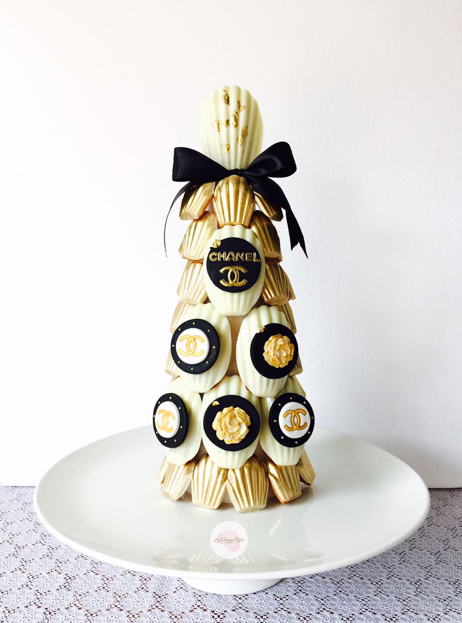 these-madeleine-tea-cakes-from-la-vie-en-rose-are-too-pretty-to-eat