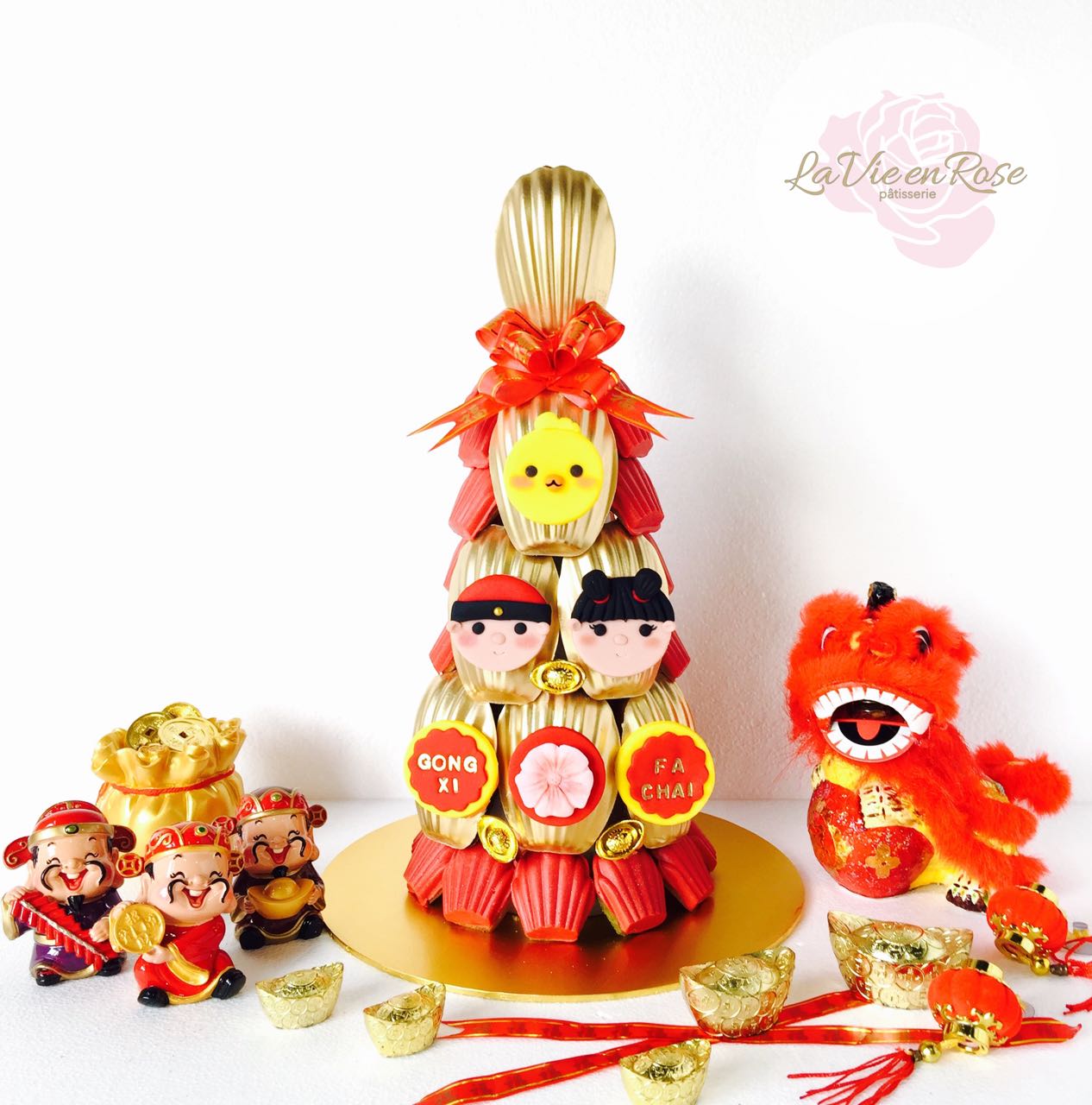 these-madeleine-tea-cakes-from-la-vie-en-rose-are-too-pretty-to-eat