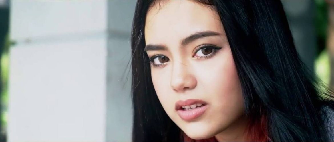 Meet Thai born actress and singer-turned-YouTuber, Chaleeda Gilbert