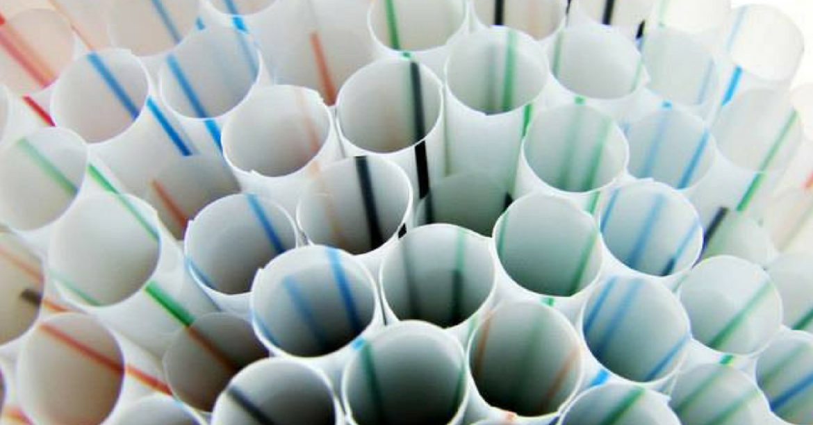 5 Cool Alternatives To Replace Plastic Straws