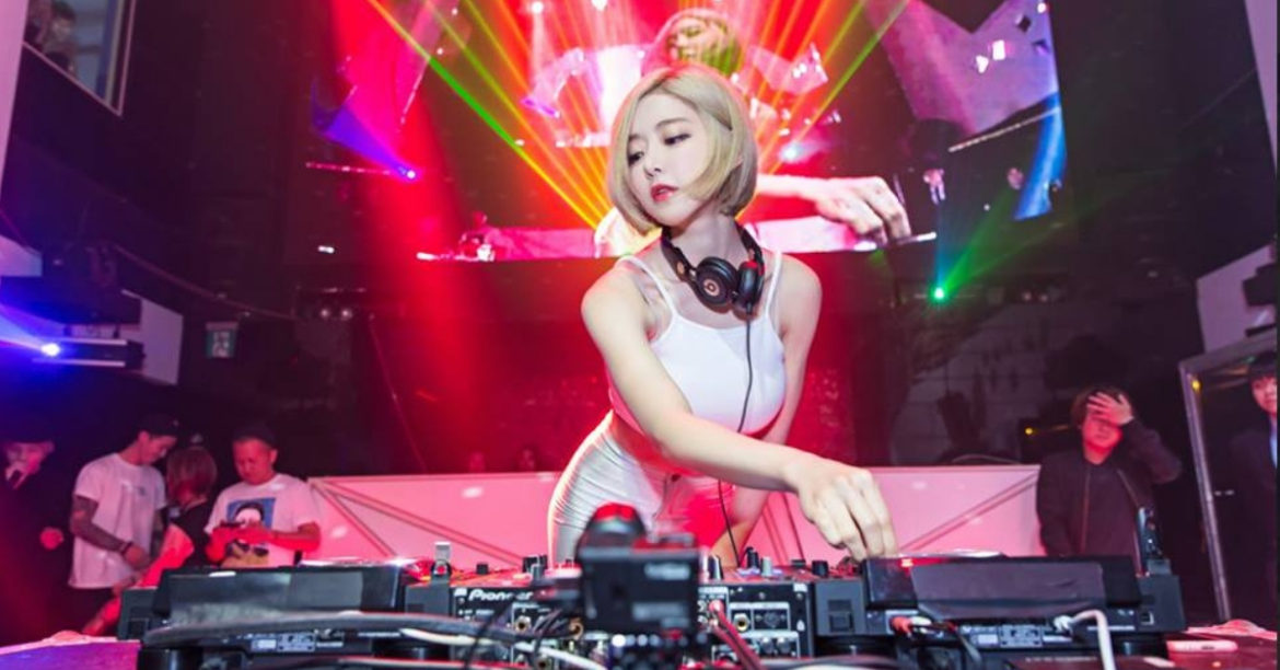 DJ Soda Takes A Picture In front Of The Twin Towers, Sparks Another Round Of #Doneclaim