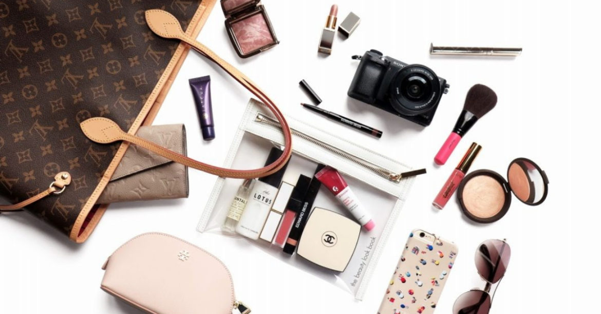 10 Things You Should Have In Your Handbag