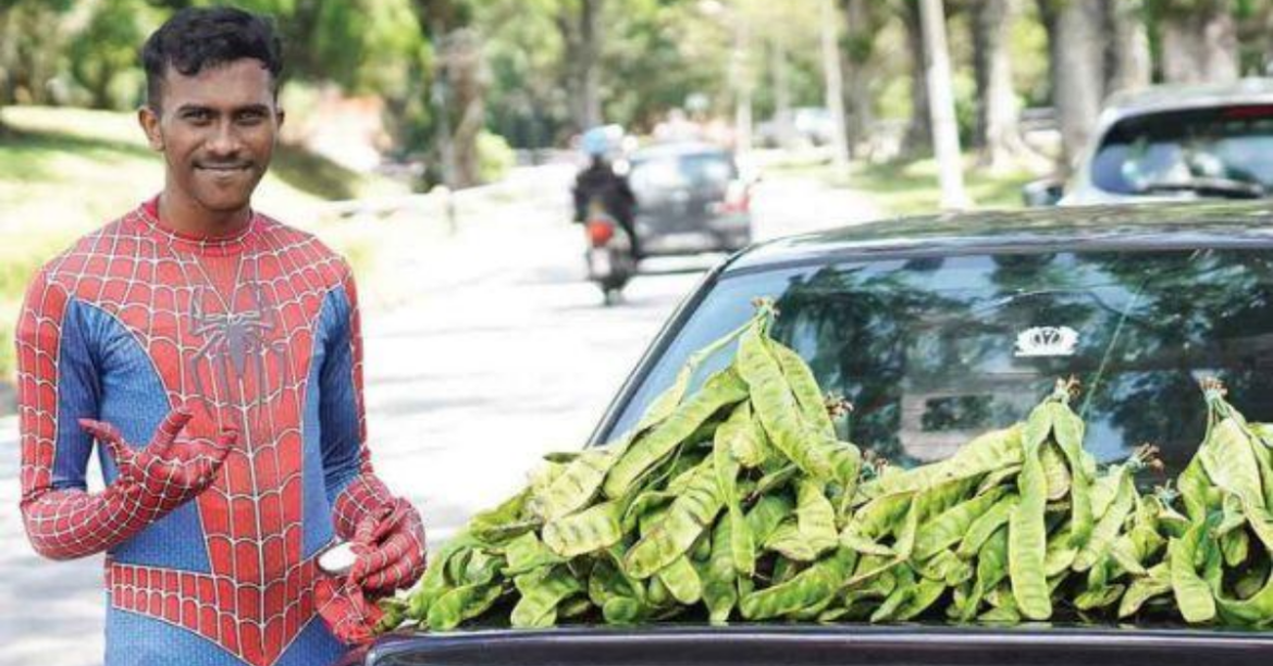 Young Malaysian Dresses Up As Spider-man To Sell Petai In Perak And Locals Are Loving It!