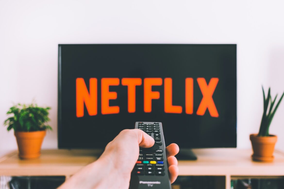 TOP 4 TV SERIES TO WATCH ON NETFLIX NOW