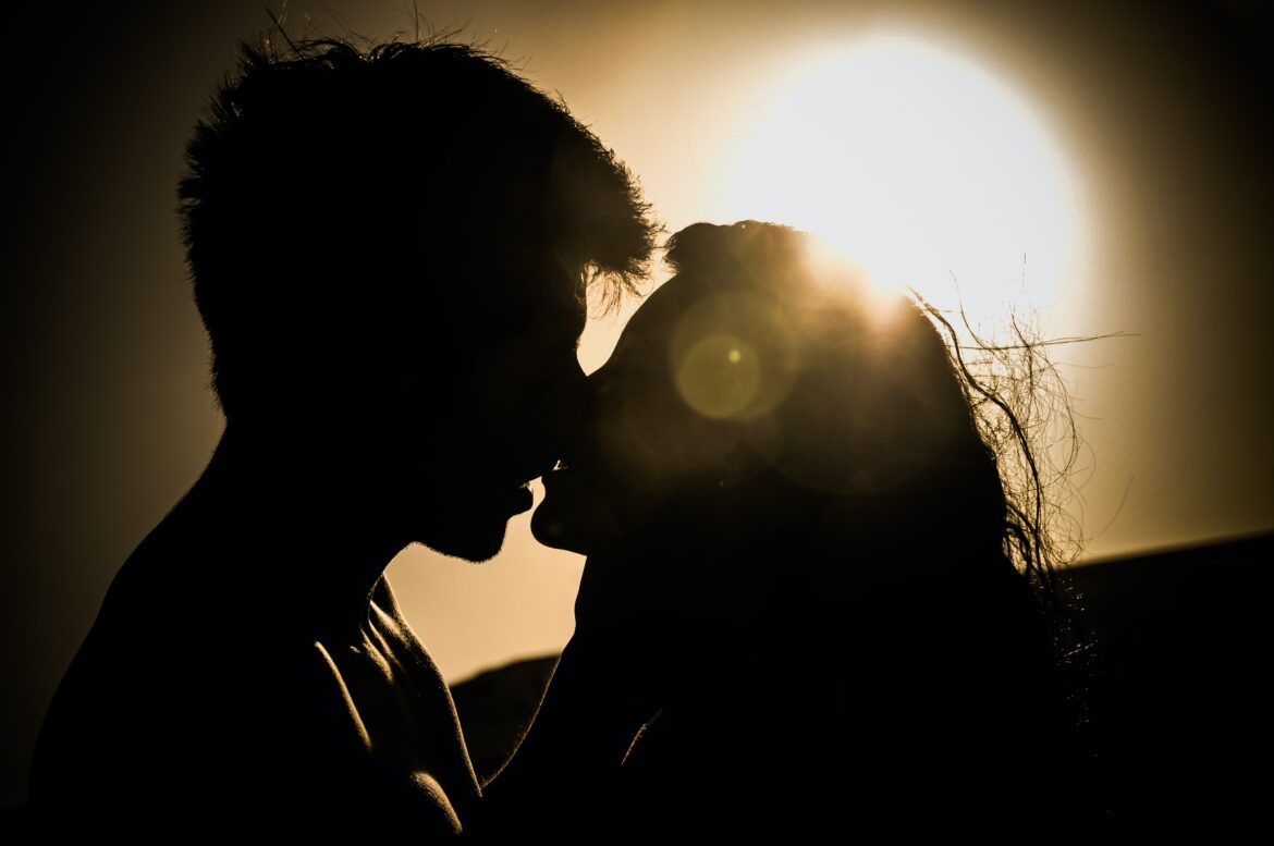 DID YOU KNOW THAT TODAY IS INTERNATIONAL KISSING DAY?
