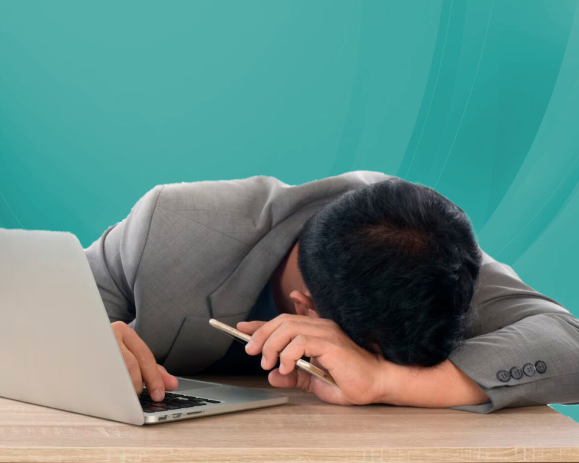 FEELING DEMOTIVATED? HERE ARE 5 WARNING SIGNS OVERWORKING MALAYSIANS SHOULD NOT IGNORE