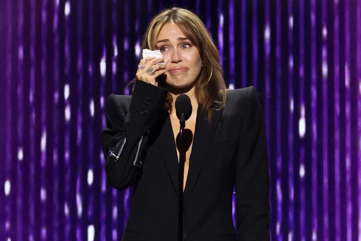MILEY CYRUS AKA HANNAH MONTANA HONORED AS YOUNGEST DISNEY LEGEND