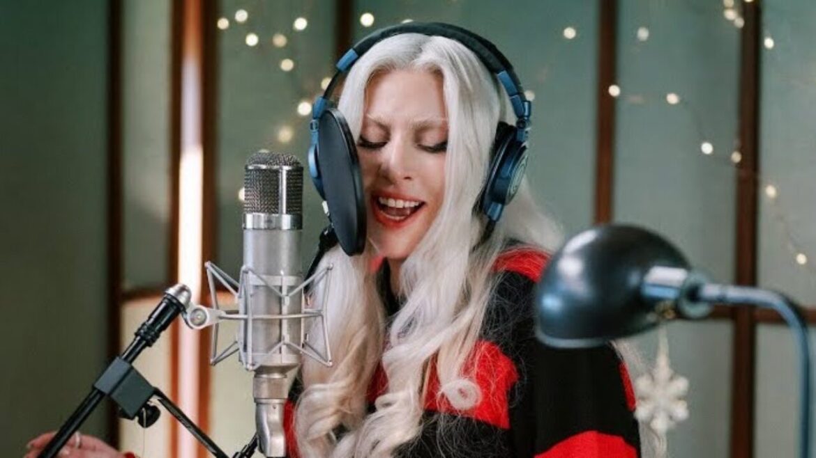 LADY GAGA SURPRISED FANS WITH SOULFUL ROCK RENDITION OF ‘SANTA CLAUS IS COMING TO TOWN’